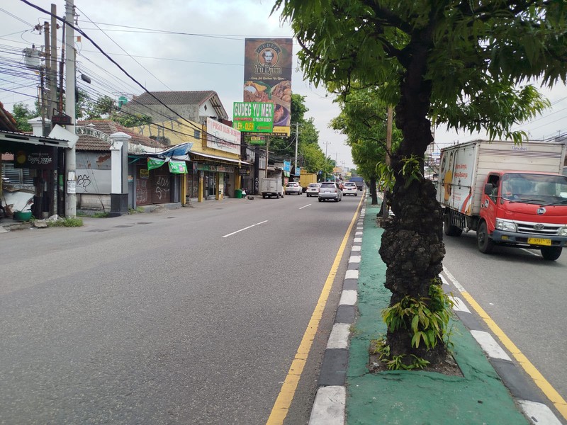 Dijual Ruang Usaha Lokasi Dekat Pasar Sambilegi Maguwoharjo Depok Sleman.