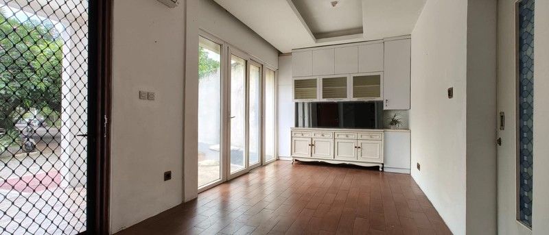 Rumah Cantik 2 Lantai dan Siap Huni dengan Hunian Asri Sertifikat SHM @Pesanggrahan