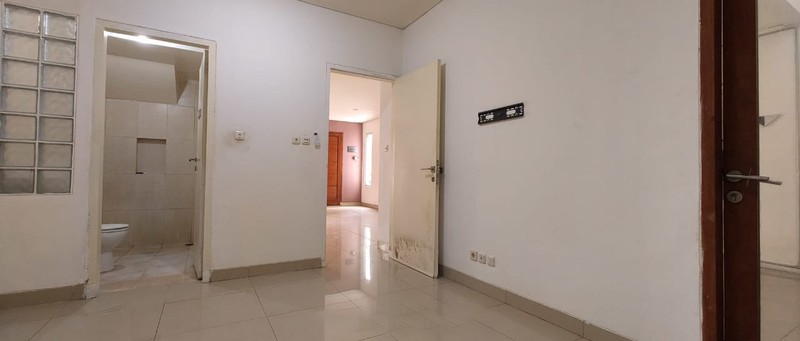 Rumah Cantik 2 Lantai dan Siap Huni dengan Hunian Asri Sertifikat SHM @Pesanggrahan