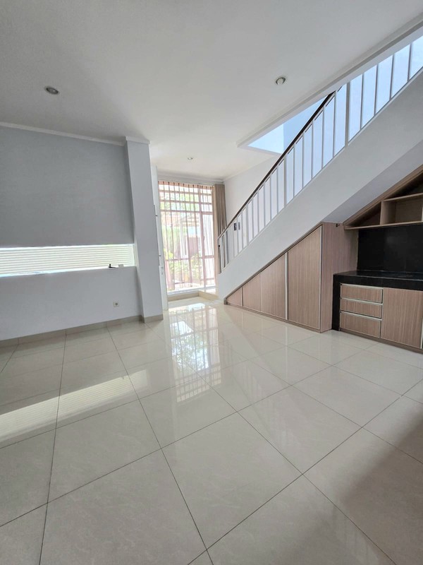 [DISEWA] Rumah 2 Lantai Siap Huni dengan KT 3+1 dan KM 2+1 Hunian Nyaman dan Asri @Bintaro, Sektor 9