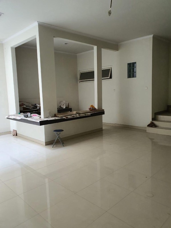 MURAH Disewakan Rumah Pakuwon Indah Cluster Granada - Spesial Kamar Tidur 5+1 -  Garasi Carport Masuk 3 Mobil Dekat Pakuwon Mall, Graha Family, Sma Petra 1 , Citraland, National Hospital, Sekolah Samp