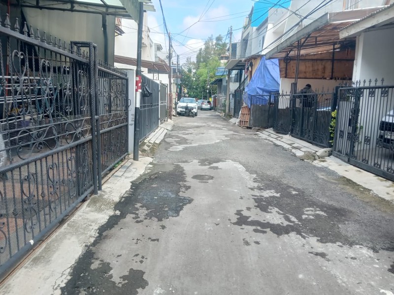 Rumah standart 2 lantai masih layak huni ,Nego di Kelapa Molek 