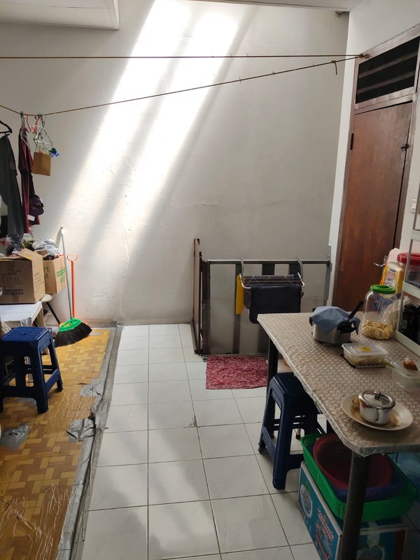 Rumah standart 2 lantai masih layak huni ,Nego di Kelapa Molek 