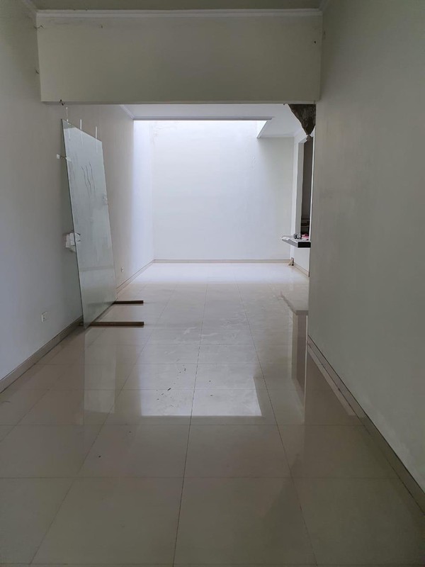 Disewakan Rumah Pakuwon Indah Surabaya Barat Cluster Granada