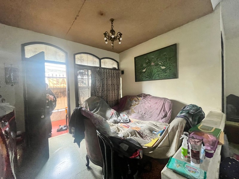  Dijual Rumah Tua hitung Tanah di area komersial di Jalan Cilandak KKO Raya.