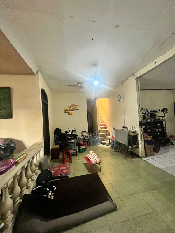  Dijual Rumah Tua hitung Tanah di area komersial di Jalan Cilandak KKO Raya.