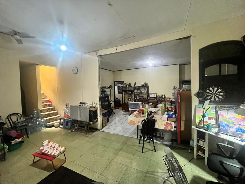  Dijual Rumah Tua hitung Tanah di area komersial di Jalan Cilandak KKO Raya.