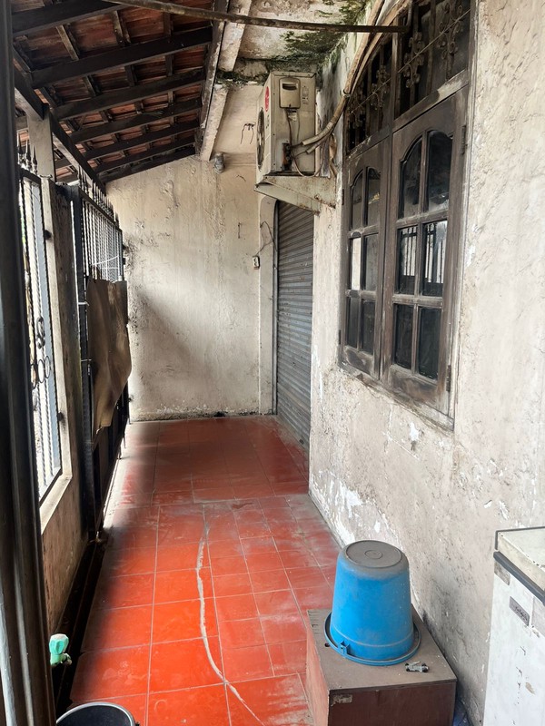  Dijual Rumah Tua hitung Tanah di area komersial di Jalan Cilandak KKO Raya.