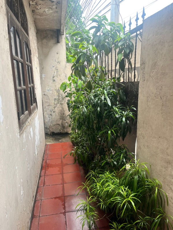  Dijual Rumah Tua hitung Tanah di area komersial di Jalan Cilandak KKO Raya.