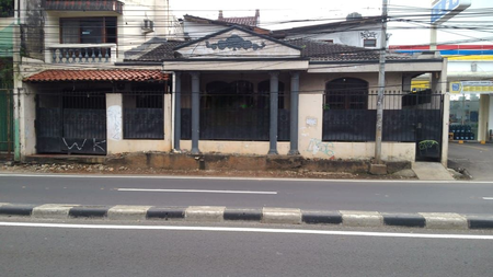  Dijual Rumah Tua hitung Tanah di area komersial di Jalan Cilandak KKO Raya.