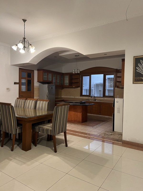 Rumah sewa hoek sunter uk 17x25 m2 Dalam komplek siap huni 4 kmr tdr bagus