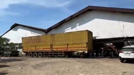 Jual gudang Besar di raya margomulyo