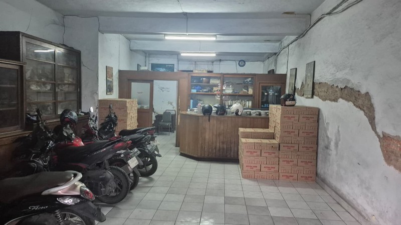 Dijual cepat ruko 3 lantai di jl Sukarjo Wiryopranoto, jakarta barat , lokasi strategis pinggir jalan raya