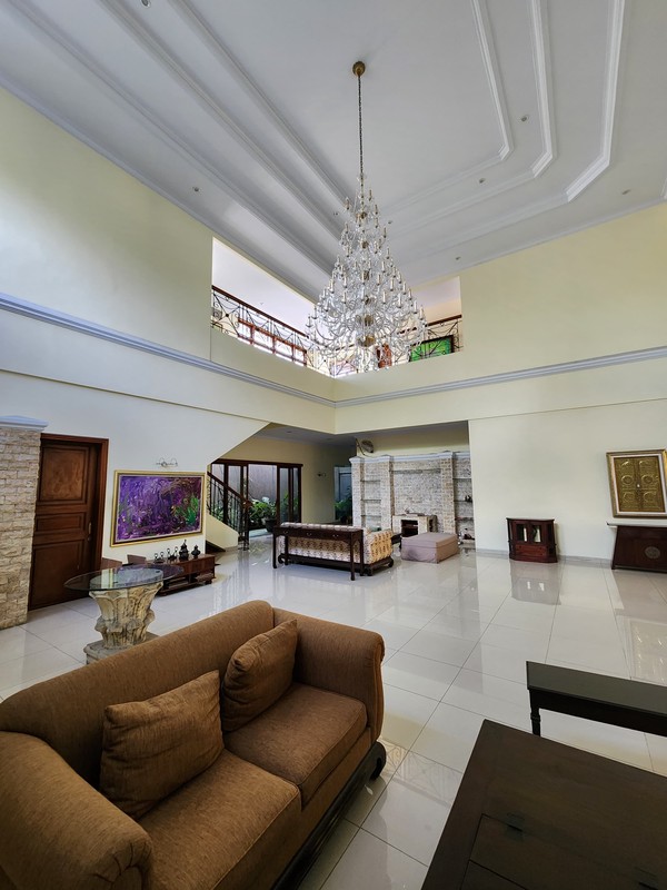 Rumah Mewah beserta isinya area Proklamasi Harus Segera Terjual