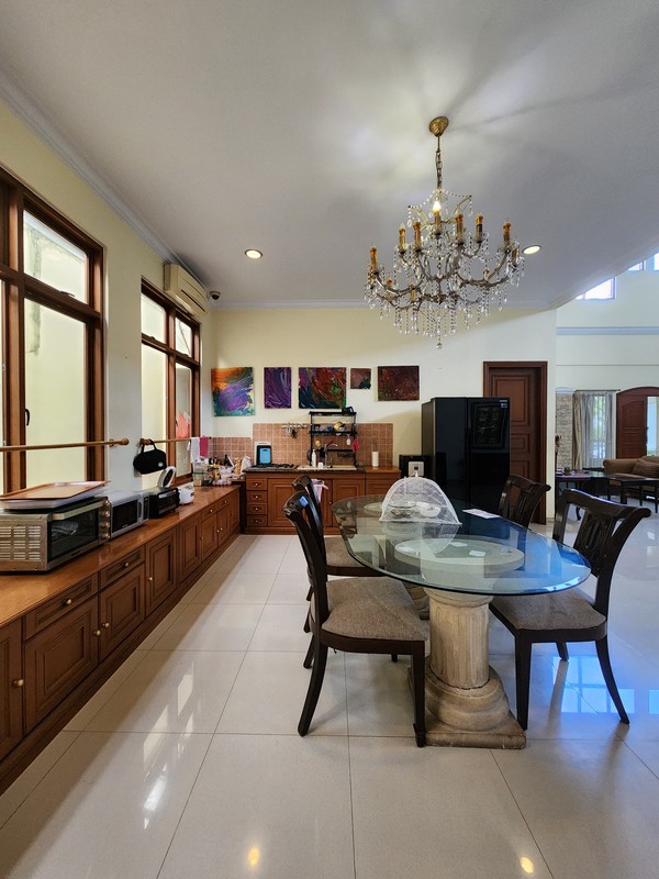 Rumah Mewah beserta isinya area Proklamasi Harus Segera Terjual