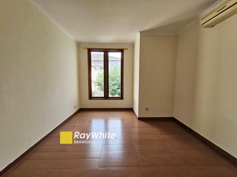 Rumah di Kompleks Lebak Lestari Indah, Lebak Bulus, Jakarta Selatan, 5 menit ke MRT Lebak Bulus