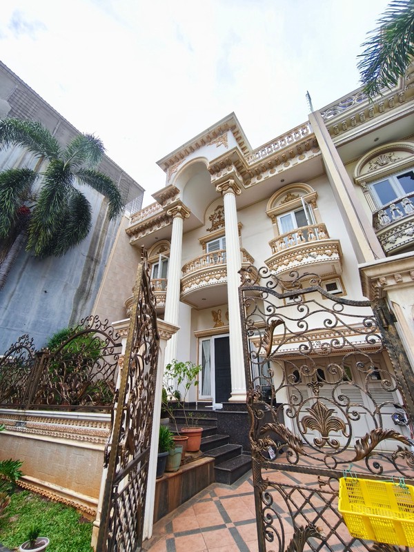 Rumah Bukit Gading Mediterania, Kelapa Gading