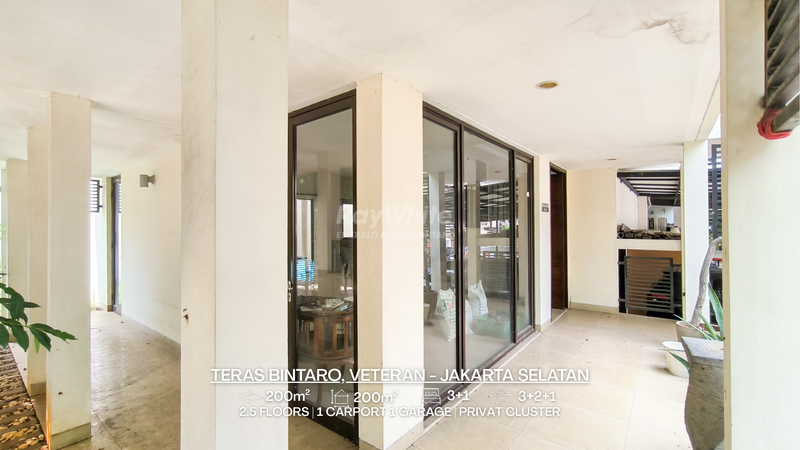 Rumah Hoek Modern untuk Keluarga Aktif di Teras Bintaro, Jakarta Selatan - Eksklusif, Siap Huni & Dekat Kolam Renang