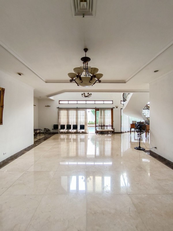 Rumah dengan Pool di Pondok Indah Jakarta Selatan