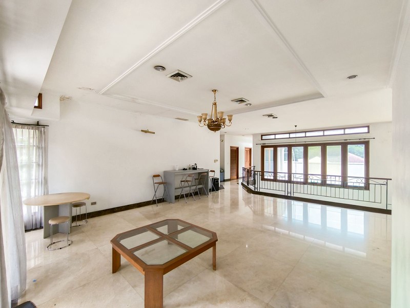 Rumah dengan Pool di Pondok Indah Jakarta Selatan