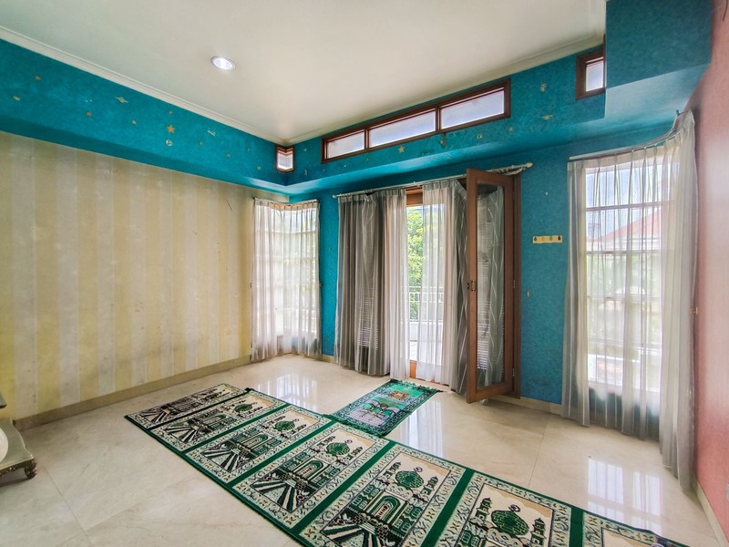 Rumah dengan Pool di Pondok Indah Jakarta Selatan