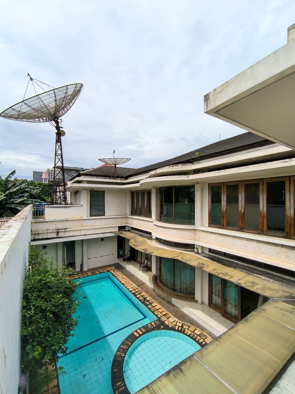 Rumah dengan Pool di Pondok Indah Jakarta Selatan