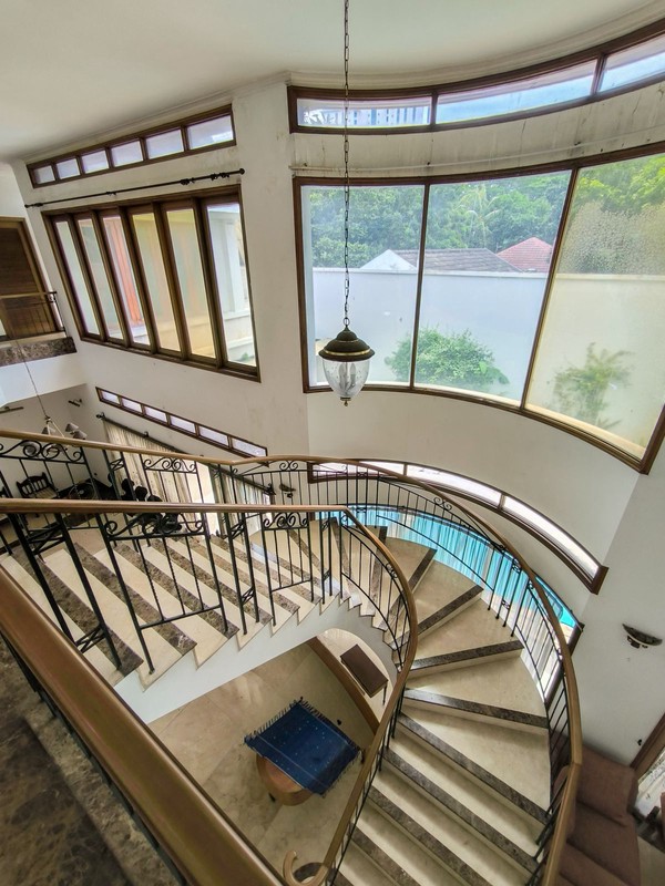 Rumah dengan Pool di Pondok Indah Jakarta Selatan