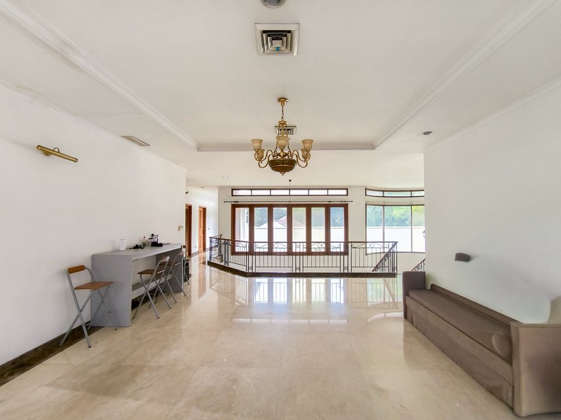 Rumah dengan Pool di Pondok Indah Jakarta Selatan