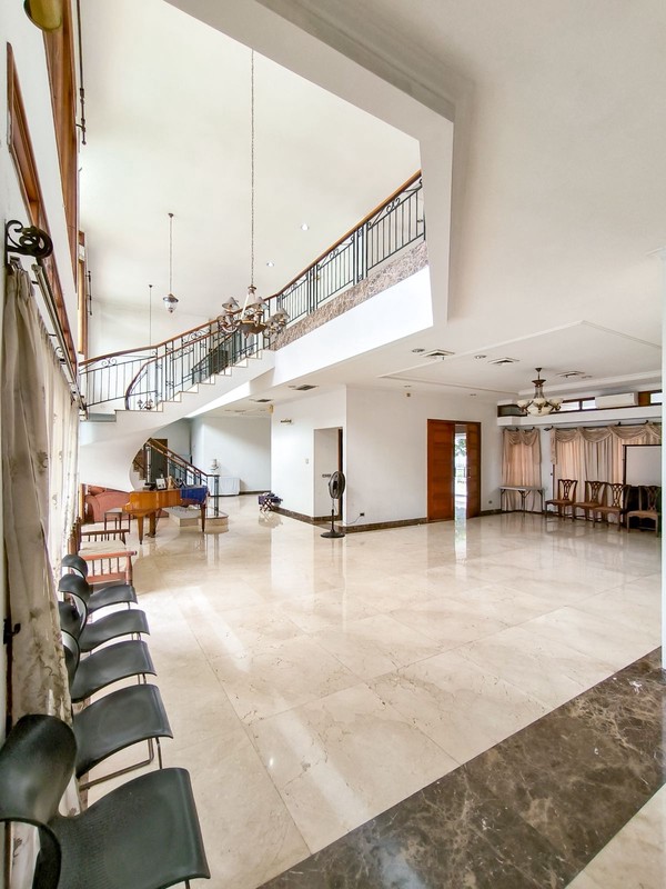 Rumah dengan Pool di Pondok Indah Jakarta Selatan