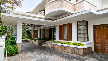 Rumah dengan Pool di Pondok Indah Jakarta Selatan