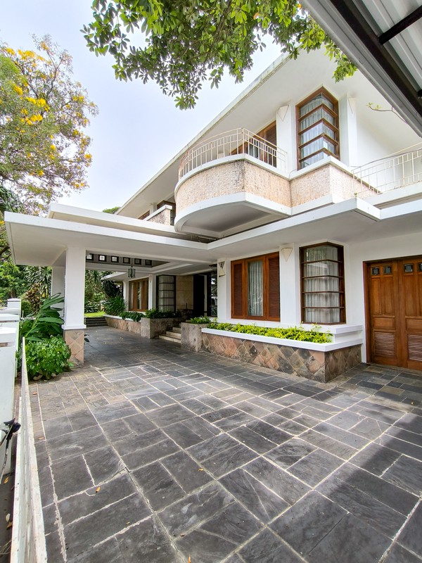 Rumah dengan Pool di Pondok Indah Jakarta Selatan