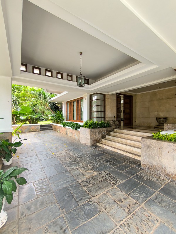 Rumah dengan Pool di Pondok Indah Jakarta Selatan