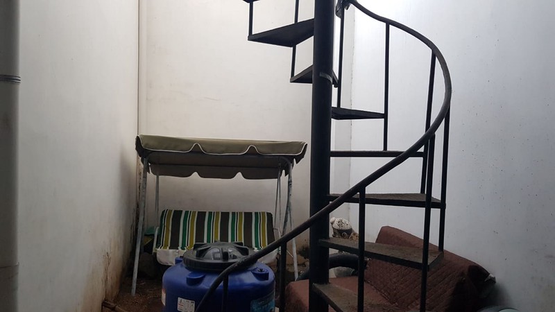 Investasi Properti  Dijual Rumah Besar 4 Kamar di Corongan, Maguwoharjo, Sleman