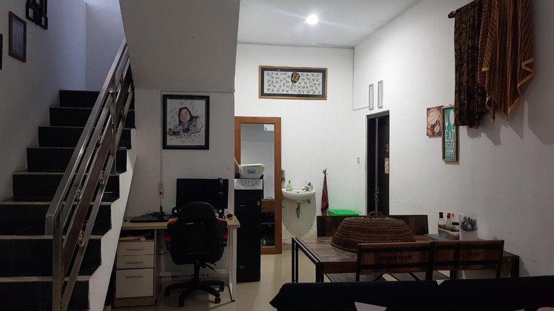 Investasi Properti  Dijual Rumah Besar 4 Kamar di Corongan, Maguwoharjo, Sleman