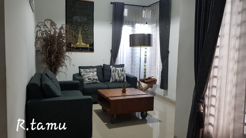 Investasi Properti  Dijual Rumah Besar 4 Kamar di Corongan, Maguwoharjo, Sleman