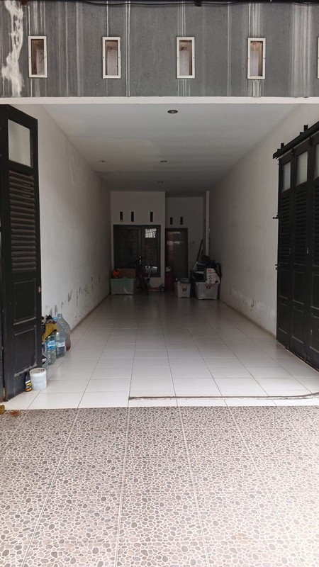 Investasi Properti  Dijual Rumah Besar 4 Kamar di Corongan, Maguwoharjo, Sleman