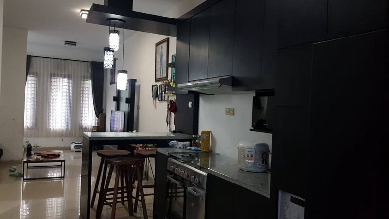 Investasi Properti  Dijual Rumah Besar 4 Kamar di Corongan, Maguwoharjo, Sleman