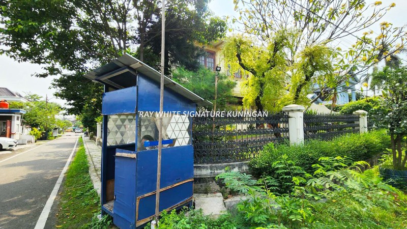 Rumah Hook dengan Lingkungan yang Tenang dan Asri di Cempaka Putih Tengah