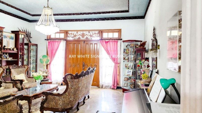 Rumah Hook dengan Lingkungan yang Tenang dan Asri di Cempaka Putih Tengah