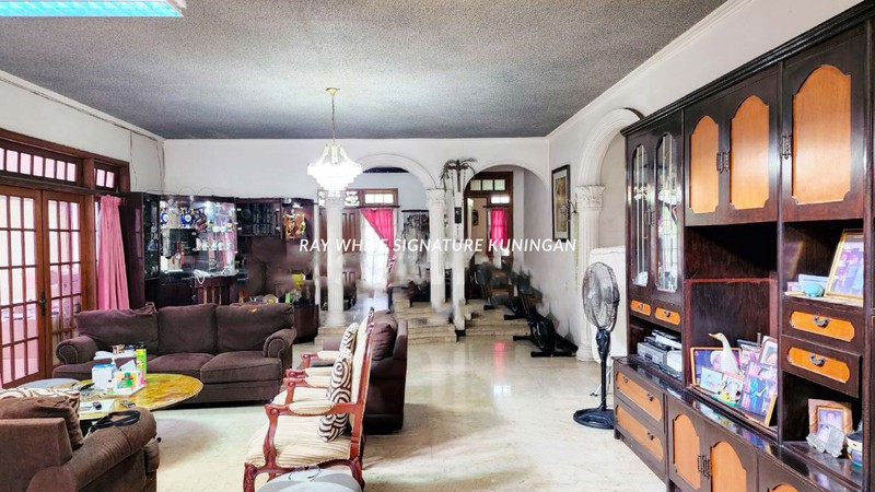 Rumah Hook dengan Lingkungan yang Tenang dan Asri di Cempaka Putih Tengah