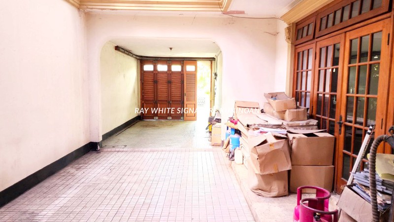 Rumah Hook dengan Lingkungan yang Tenang dan Asri di Cempaka Putih Tengah