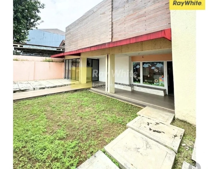 Bangunan ruang usaha di Pahoman