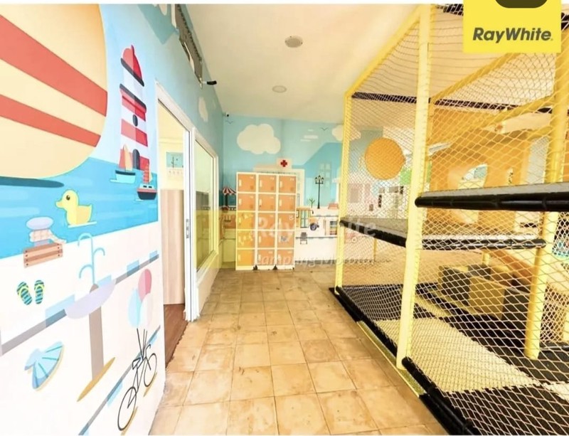 Bangunan ruang usaha di Pahoman