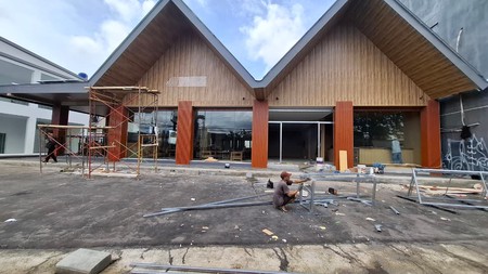 Disewakan Ruang Usaha Bangunan Baru 1.500 Meter Persegi Di Jalan Monjali, Sinduadi, Sleman