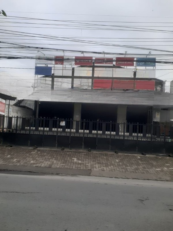 Disewakan Bangunan Ex Supermarket - Lokasi Strategis & Premium di Menganti Surabaya Barat