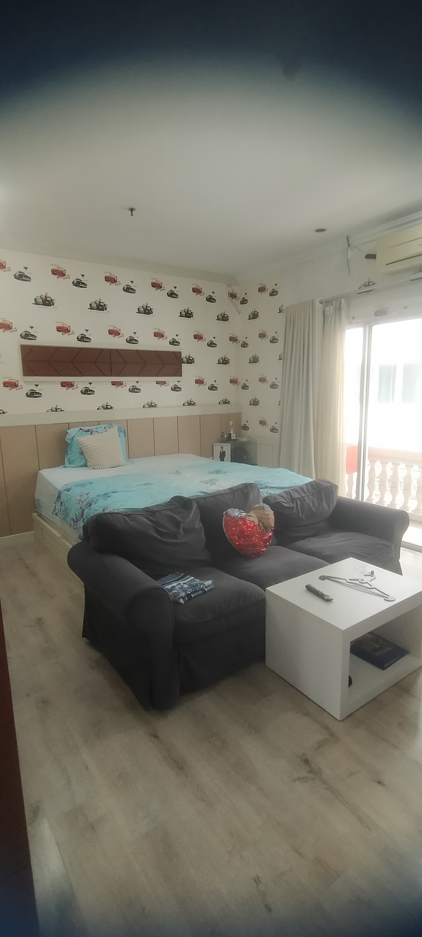 Rumah cluster 3 lantai semi furnished , Lokasi Ok di The Villas Kelapa Gading