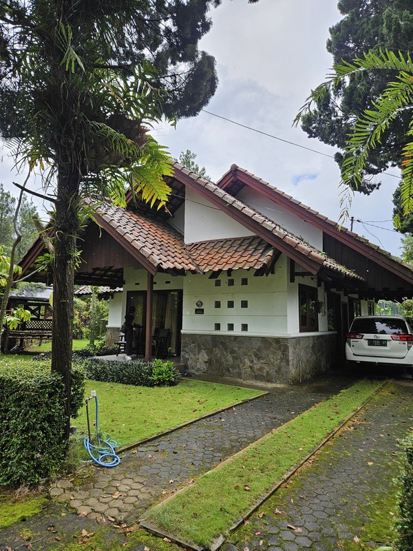 MURAH LUAS Dijual Villa Grand Trawas - Grand Whiz Trawas - Full Furnished - Udara Sejuk, Taman Hijau  Asri - Surat SHM 