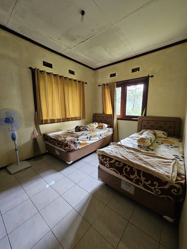 MURAH LUAS Dijual Villa Grand Trawas - Grand Whiz Trawas - Full Furnished - Udara Sejuk, Taman Hijau  Asri - Surat SHM 