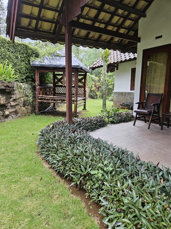 MURAH LUAS Dijual Villa Grand Trawas - Grand Whiz Trawas - Full Furnished - Udara Sejuk, Taman Hijau  Asri - Surat SHM 