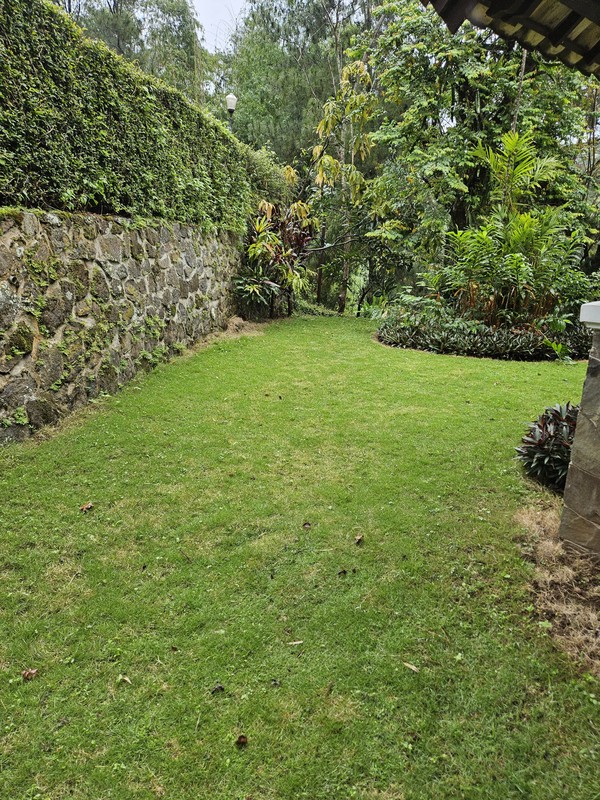 MURAH LUAS Dijual Villa Grand Trawas - Grand Whiz Trawas - Full Furnished - Udara Sejuk, Taman Hijau  Asri - Surat SHM 